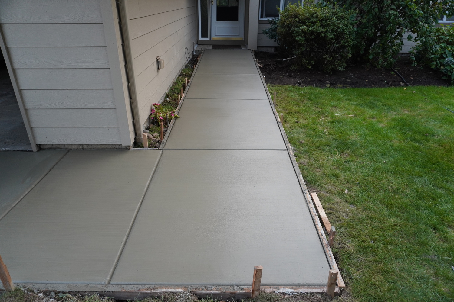 6 Tips to help to maintain a long time to the concrete walkway